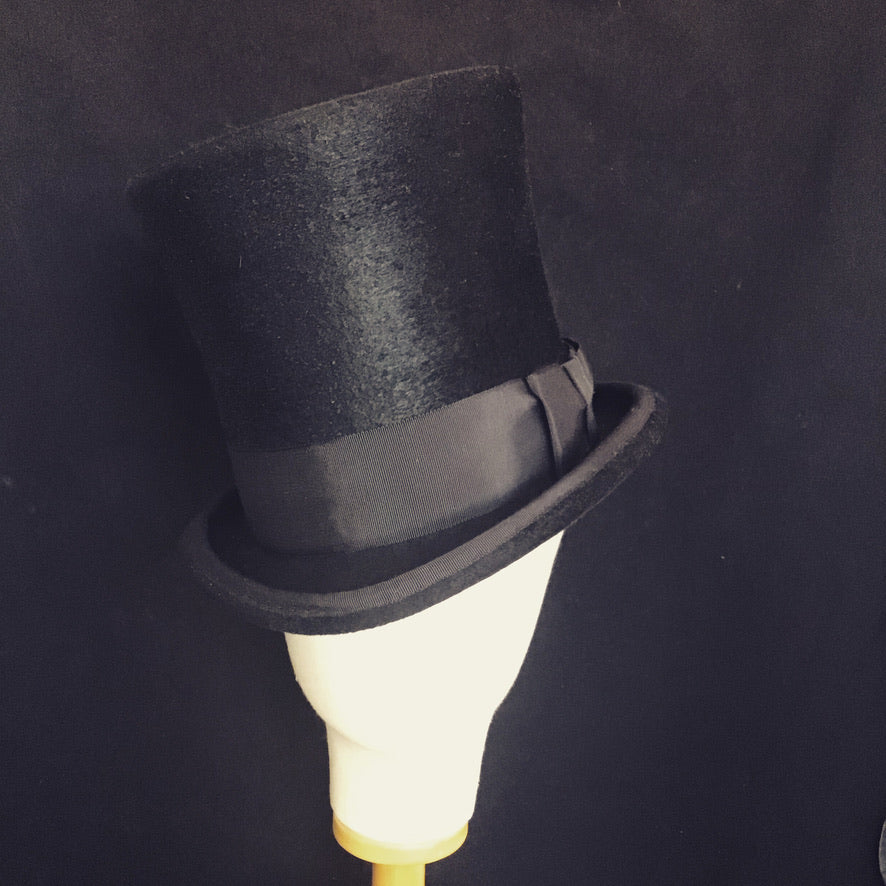 Classic "Paris" top hat in brushed Coney Fur Felt