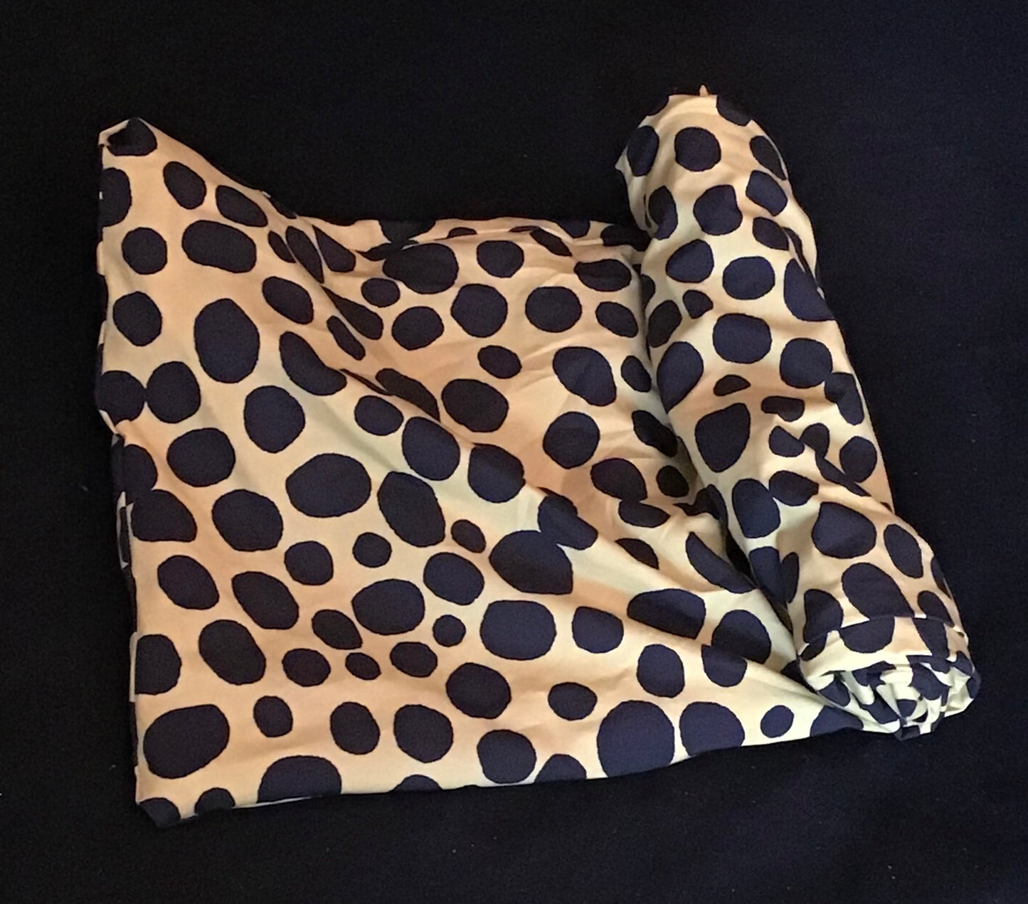 Leopard (dots?) in minimalist cotton print