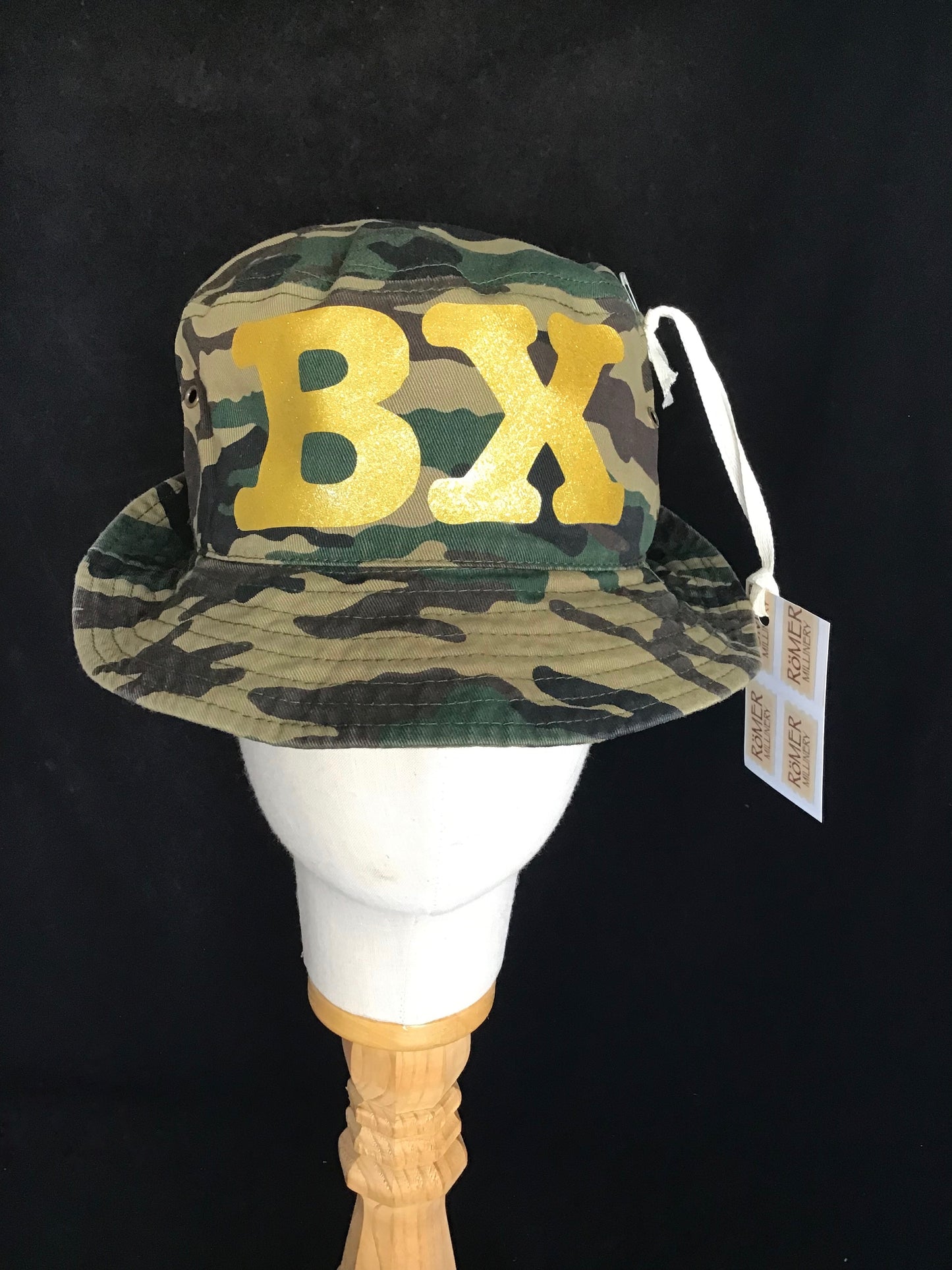 BX bucket in jungle camo and gold S/M