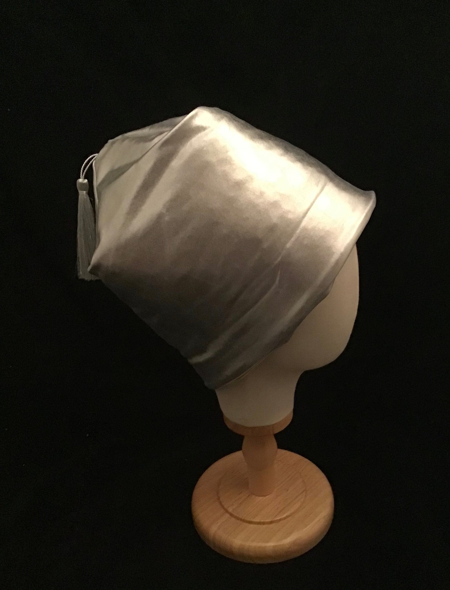 Silver medal Touque with tassel 10"